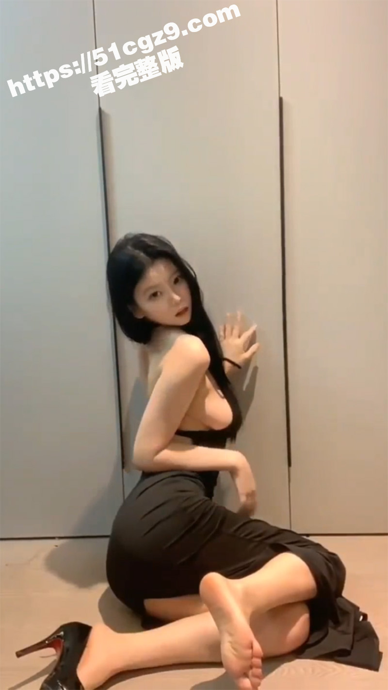 抖音巨乳女神乔乔子 相关图片