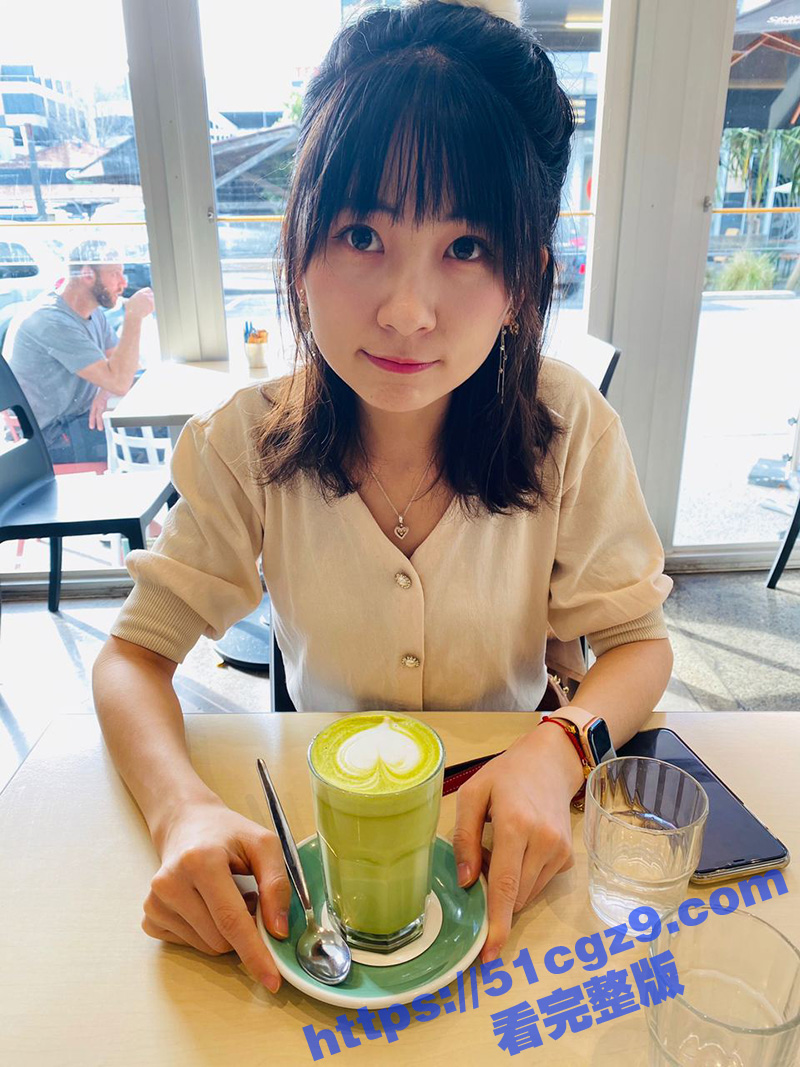 台湾嫩妹赵心怡瞒着男友偷吃富二代 超嫩白虎蝴蝶穴被无情内射 体内残留精液回家再战男友！