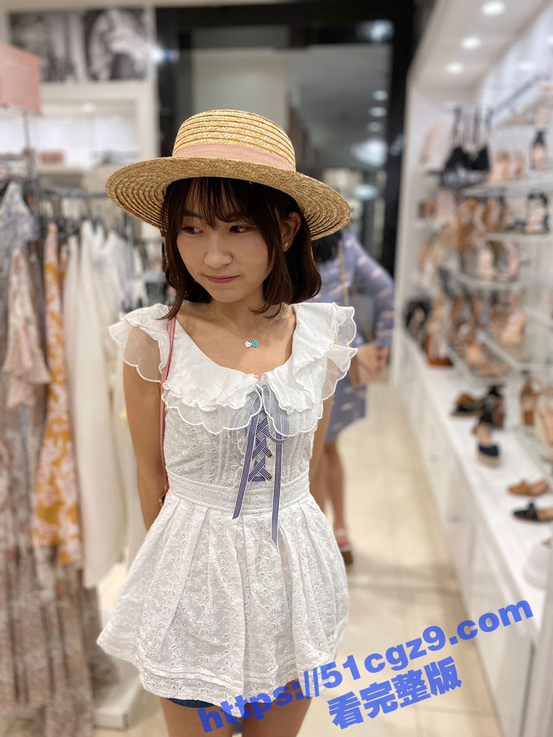 台湾嫩妹赵心怡瞒着男相关图片