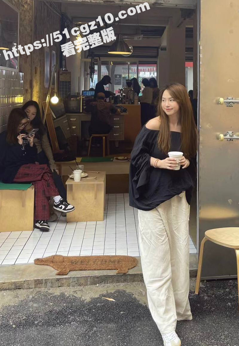 广州长腿骚女 柳青 极品身材反差母狗 喜欢在户外找人做爱 渴望被内射的快感 做爱私拍被渣男流出