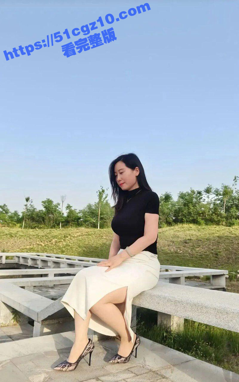海角社区大佬惊险约炮记 和美容院老板娘少妇宾馆偷情险被捉奸 大哥差点被吓成阳痿