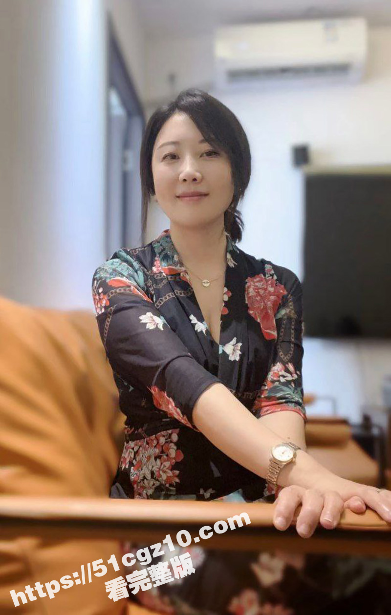 探花郎酒店约啪气质少妇 口交吃鸡后入骑乘样样精通 各种姿势来回变换！