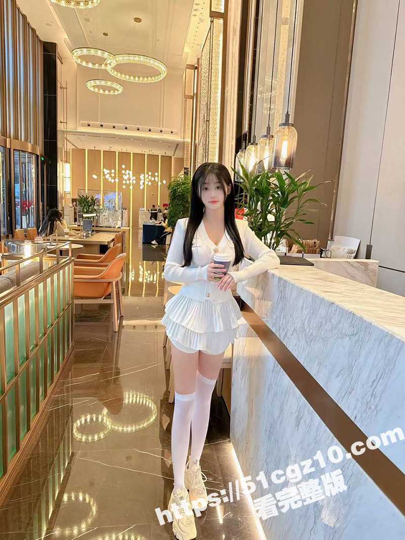 情侣性爱实录 高颜值反差女友深喉跪舔吃鸡 情趣制服渔网袜后入猛干 引得小骚货浪叫连连！