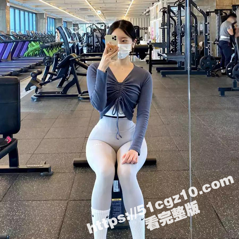 约炮高颜值健身私教 蜜桃臀健身母狗被彻底开发 后入打桩猛操那片森林！