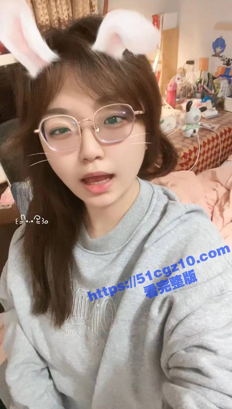 湖南农业大学苏梦瑶 大二巨乳肥臀学生妹 性欲超强性格反差 被室友忽悠下海 全裸定制私拍流出