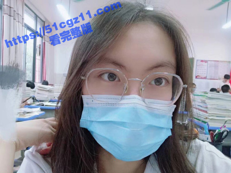白嫩反差女友何子亦 相关图片