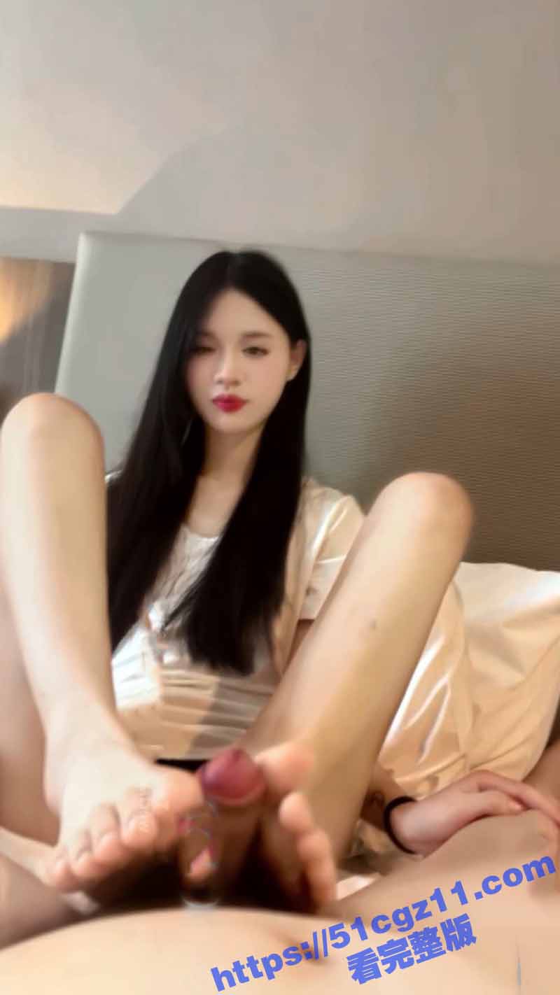 高颜值女神被猥琐胖子相关图片
