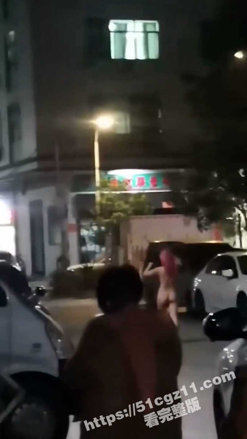 深圳街头惊现粉头发裸相关图片