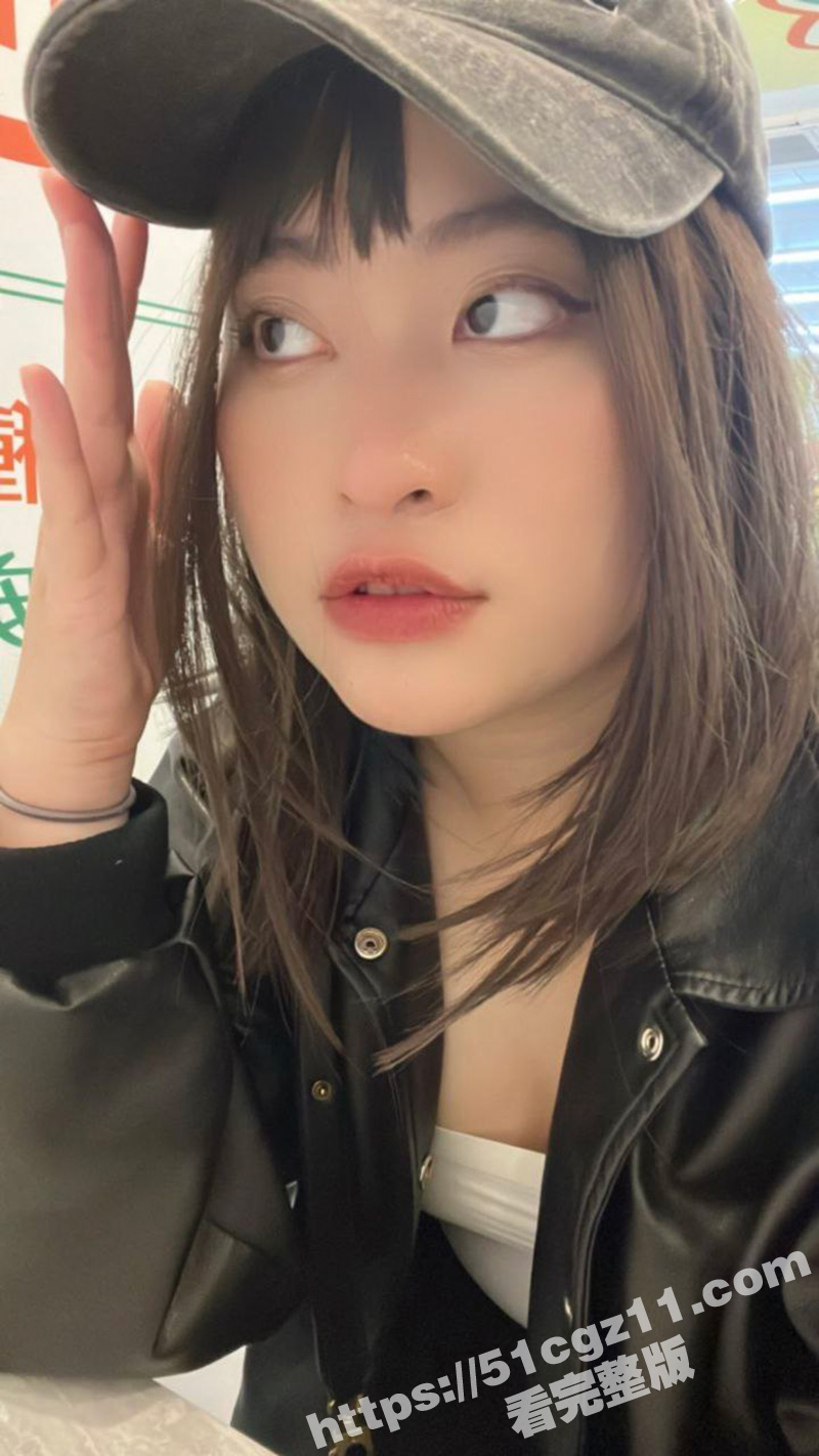 18岁反差婊学生妹 相关图片
