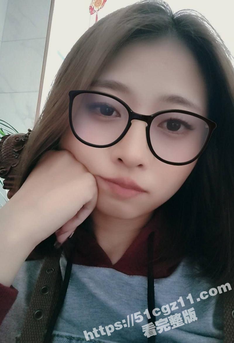 清纯可爱留学生露脸自慰视频流出 眼镜骚妹偏爱各种粗壮假屌 自慰插穴到高潮 尿液不停狂喷