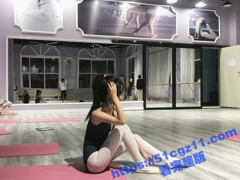 骚浪贱舞蹈系女大学生相关图片