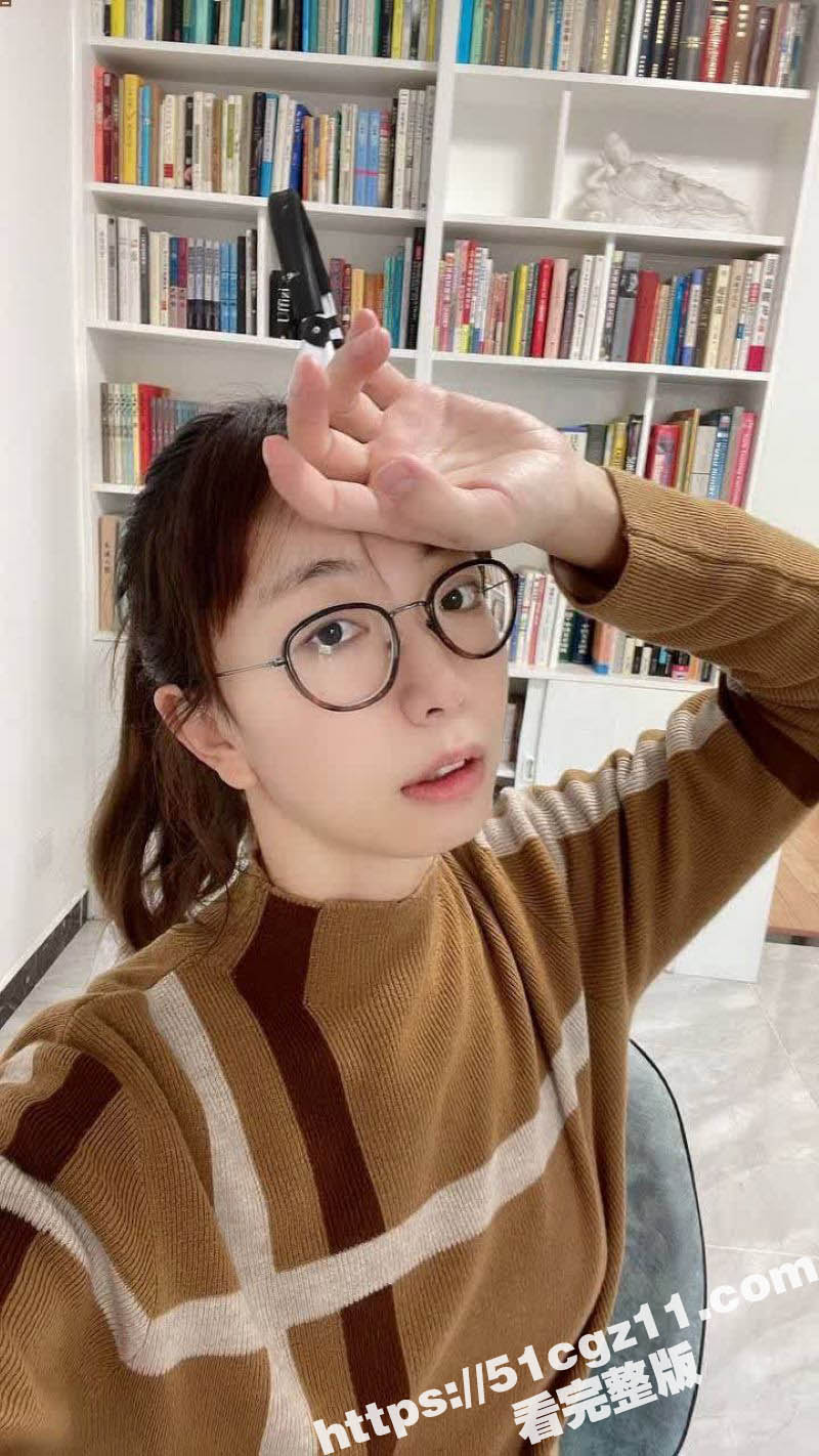 眼镜妹从未让人失望 相关图片