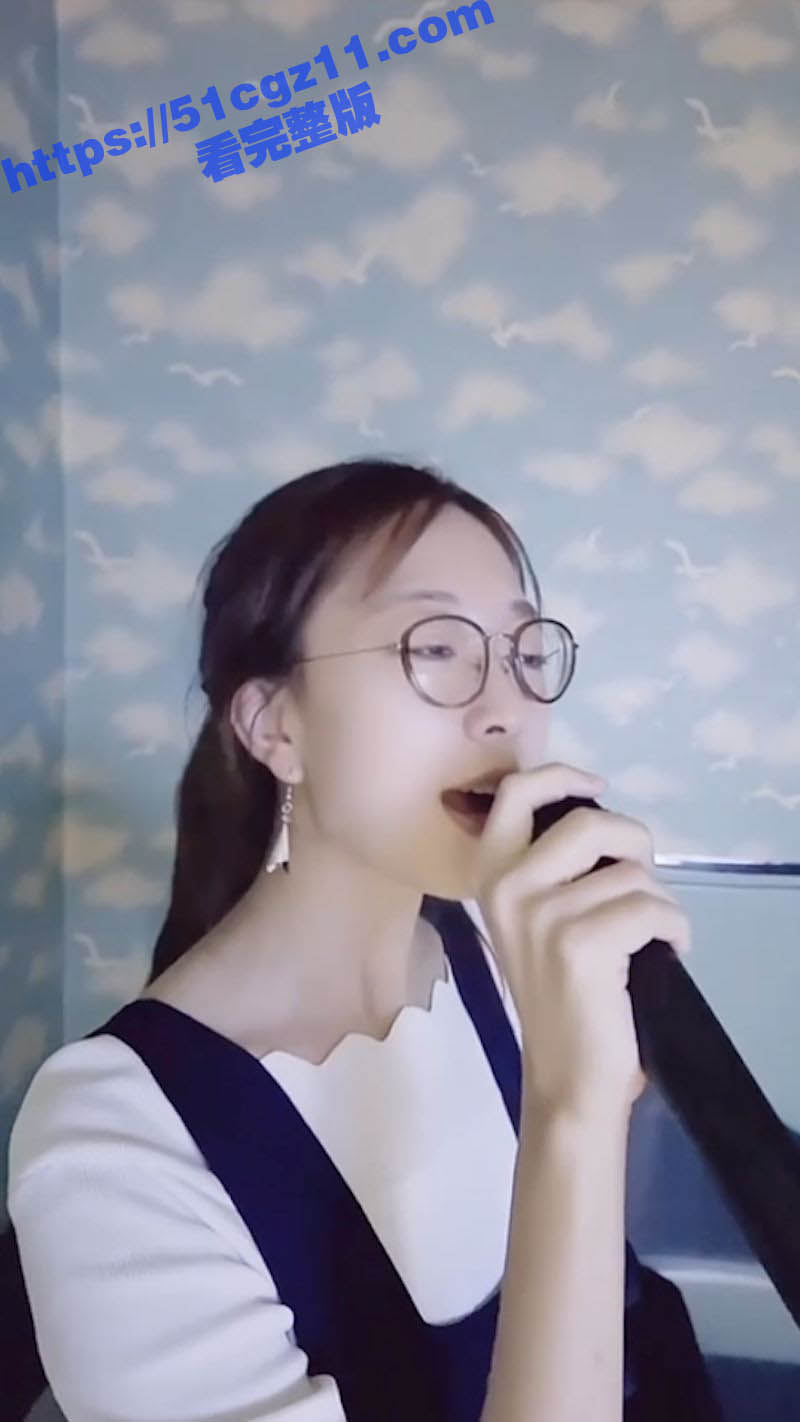 眼镜妹从未让人失望 相关图片