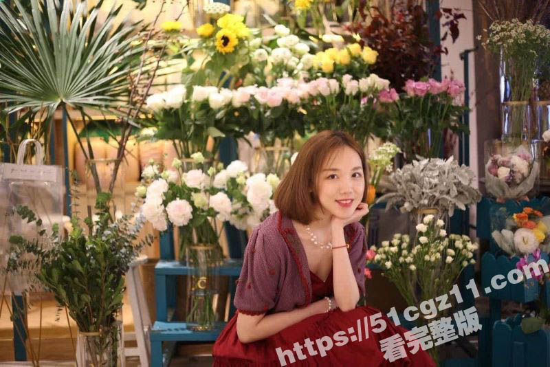 极品短发少妇嫌弃老公不行 在网上直播寻找金主 被约到酒店后入猛操 骚货全程直喊：用力就这样