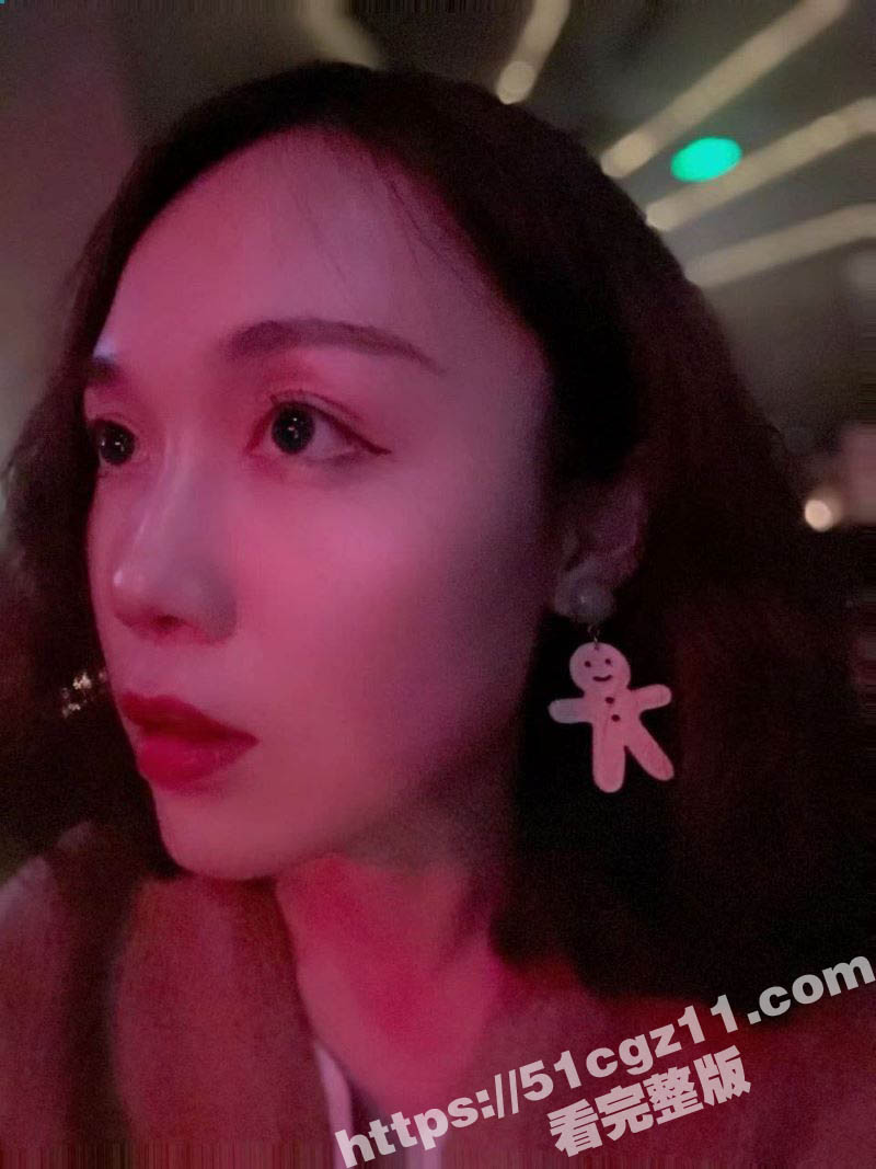 极品短发少妇嫌弃老公相关图片