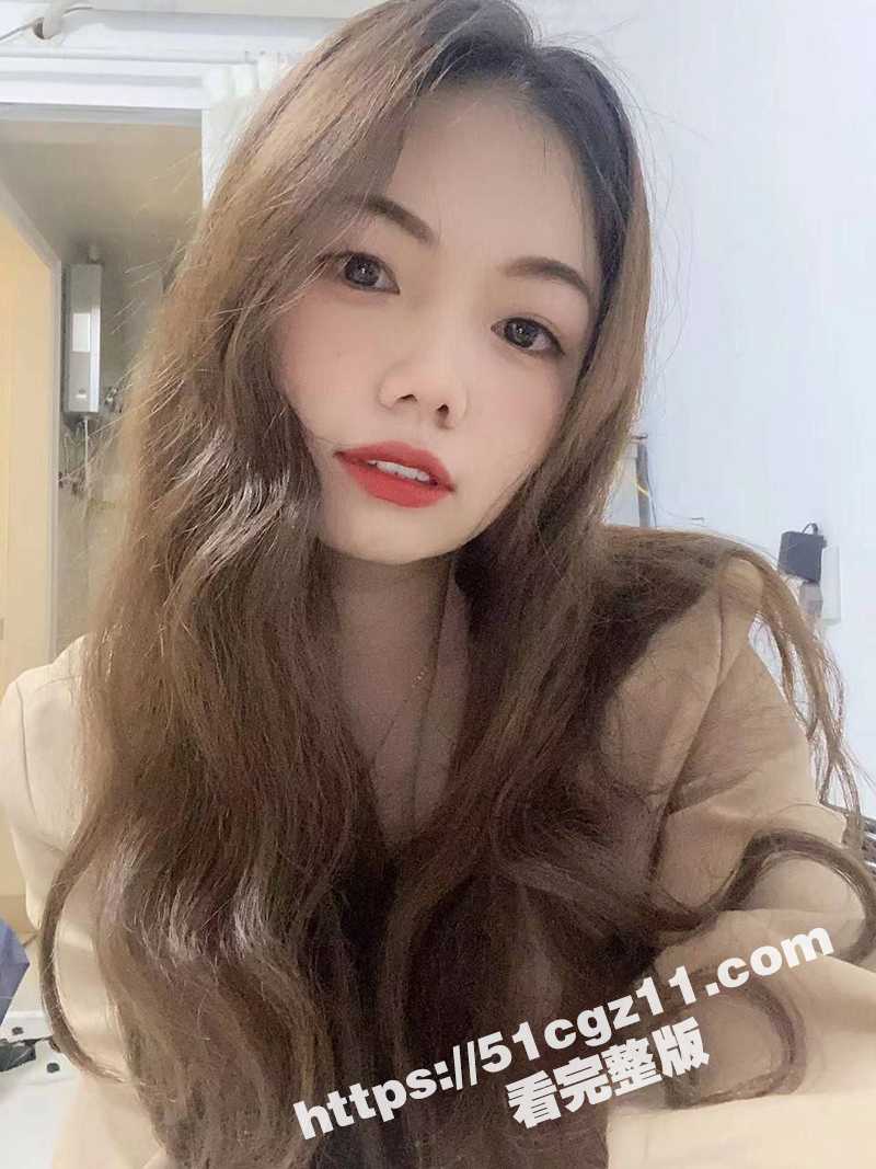 反差骚货沦为同事的网调母狗 饥渴难耐竟然用酒瓶自慰 满身写骚字等主人任务差遣