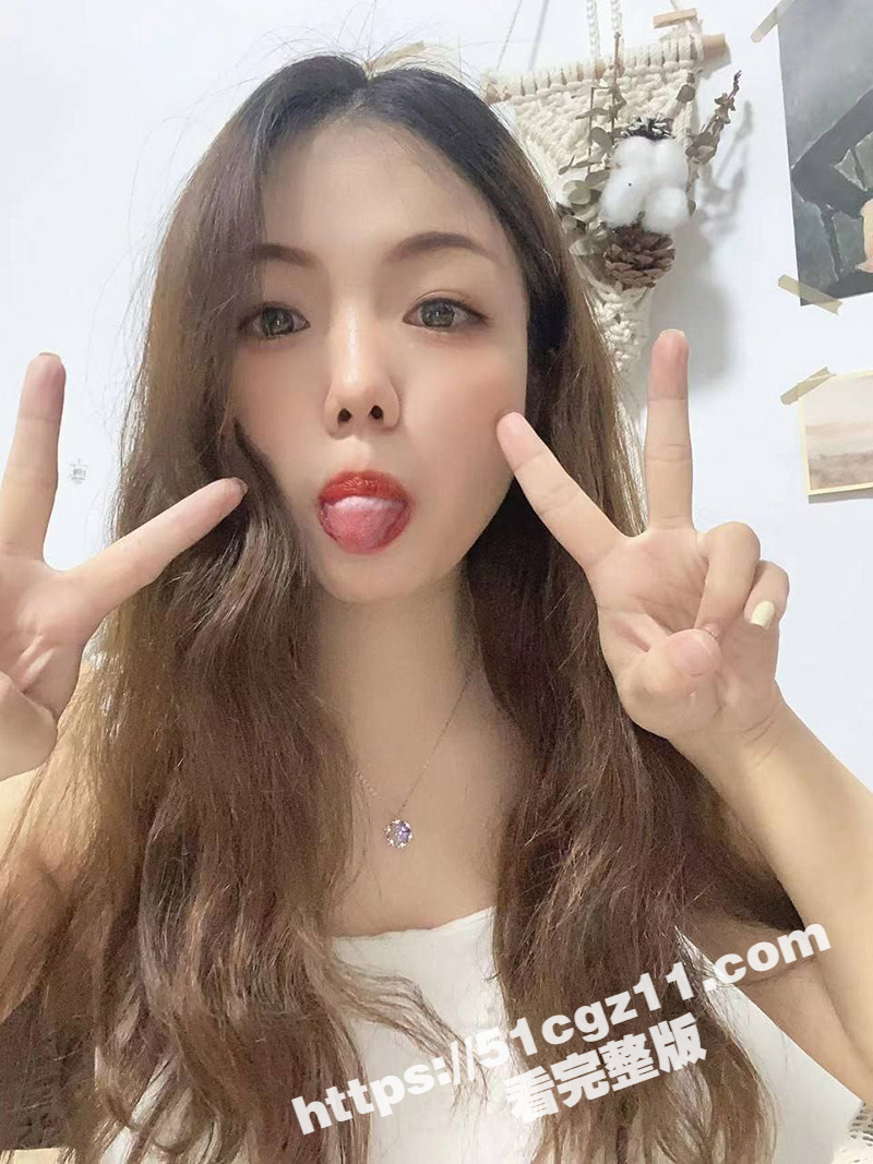 反差骚货沦为同事的网相关图片