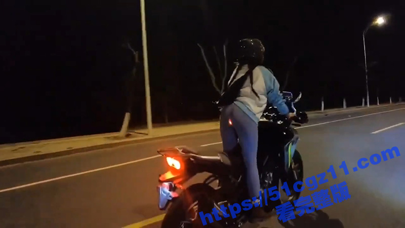 反差婊的带着发光肛塞相关图片