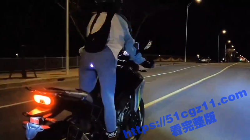 反差婊的带着发光肛塞相关图片