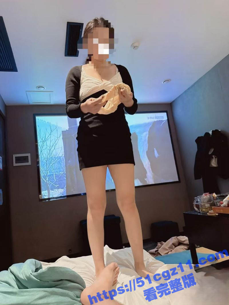 海角乱伦精选 巨乳骚逼妹妹在足疗店偷情被操 全程一声都不敢叫 简直太刺激了！