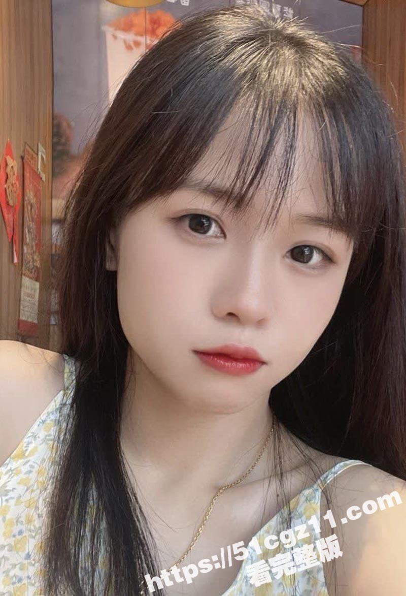 清纯学生妹在家和男友裸聊自慰流出 可爱少女掰穴特写 假屌自慰表情销魂 年纪不大淫骚至极
