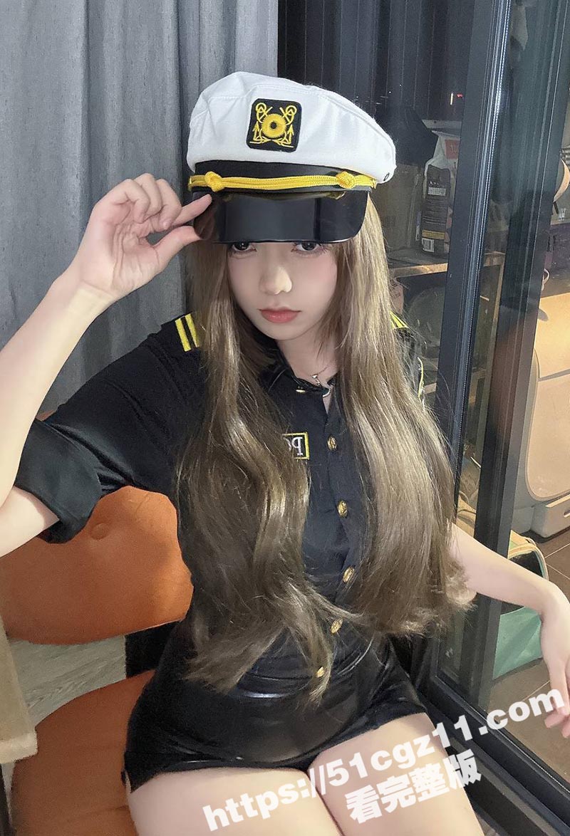 推特反差学生妹 校服相关图片