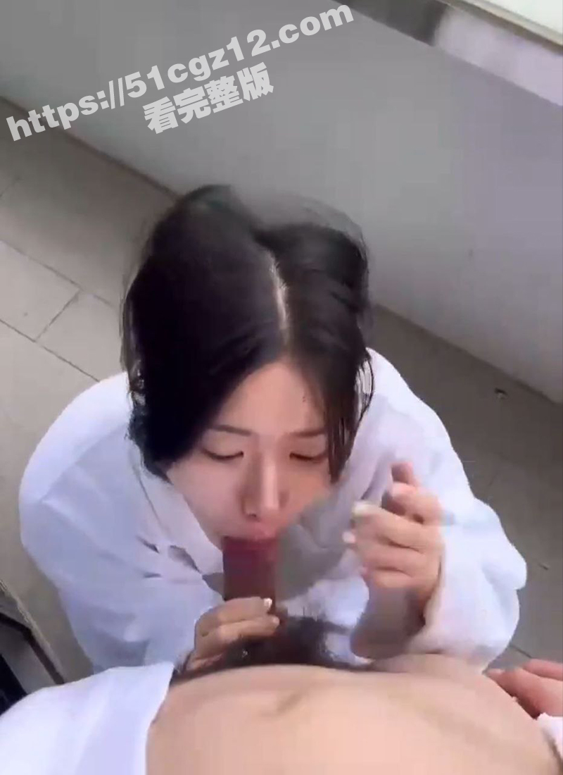 高颜值学生妹反差惊人相关图片