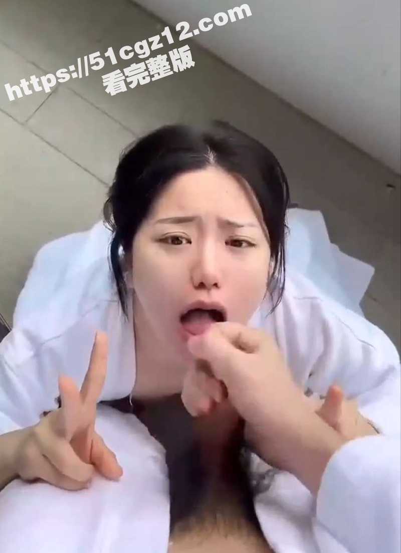 高颜值学生妹反差惊人相关图片