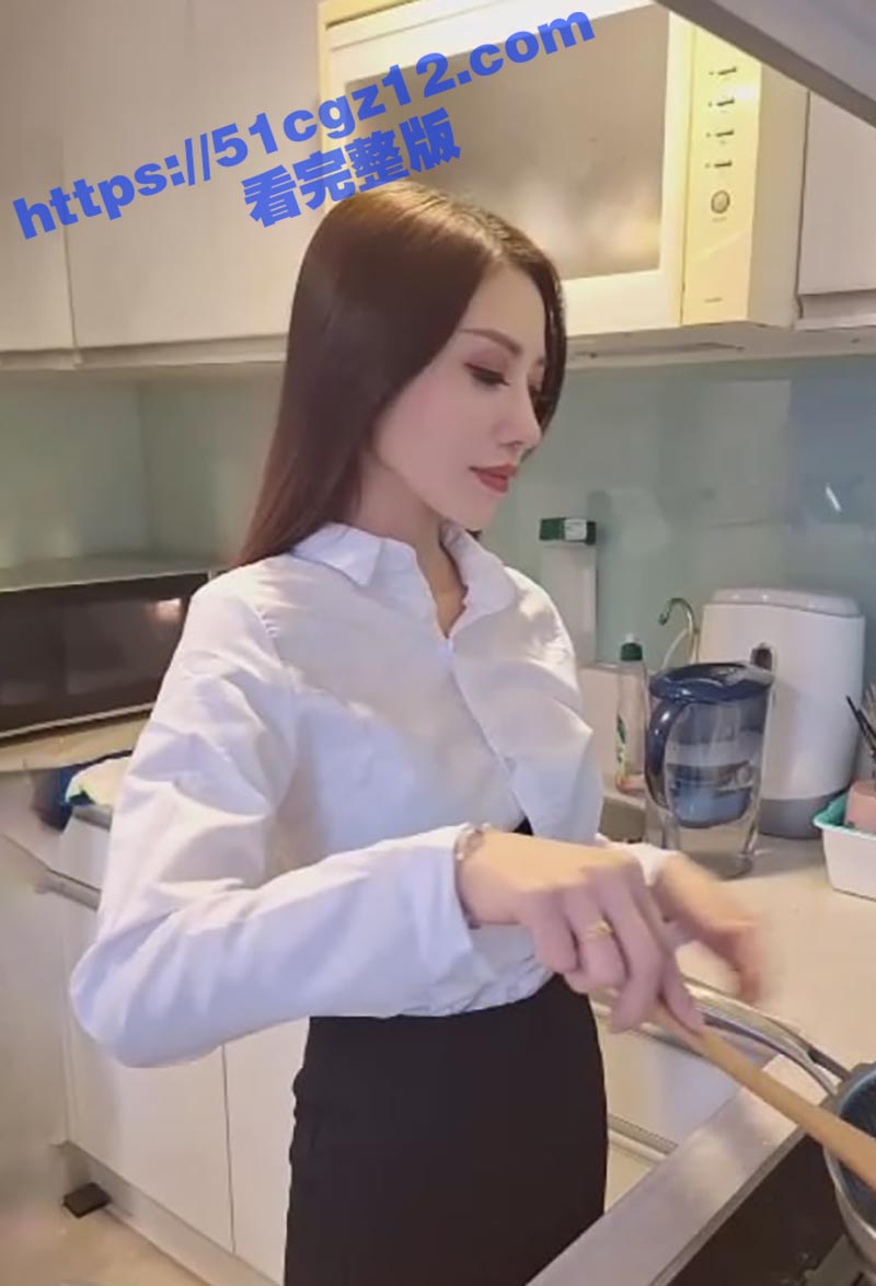 高颜值御姐女神上演乱伦剧情 OL小姨子下班做饭被姐夫诱奸 激情三连发 无套内射小穴灌满浓精