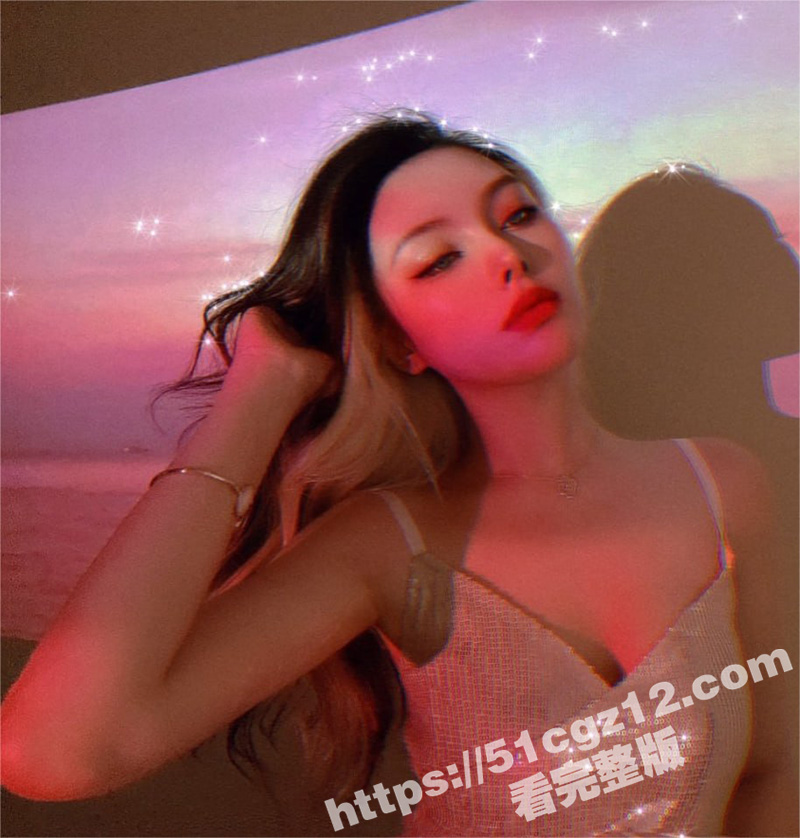 微博高颜值女神 逃酒相关图片