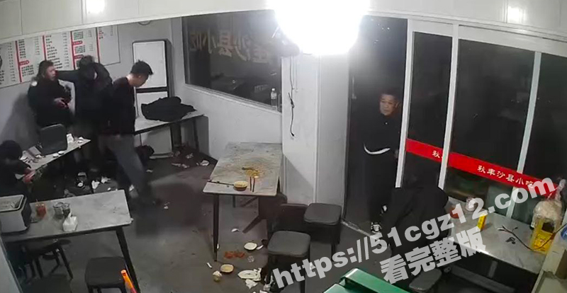 沙县小吃店内餐桌冲突相关图片