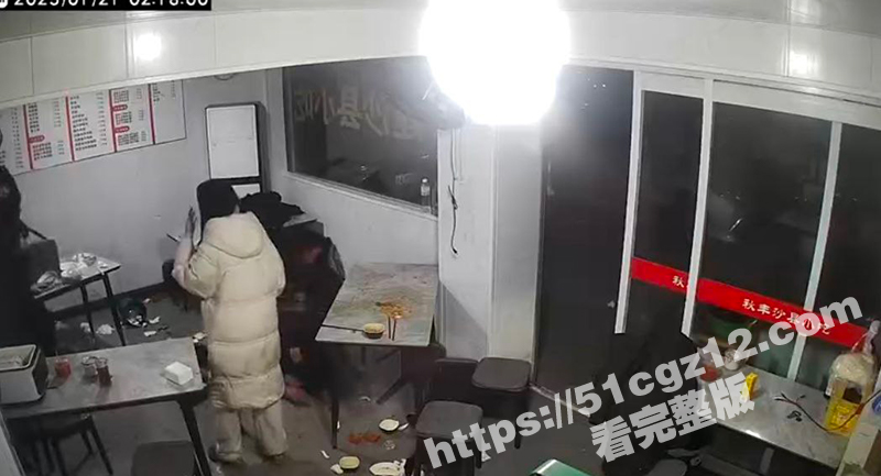 沙县小吃店内餐桌冲突相关图片