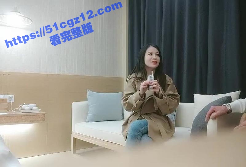 探花大神约操长发美少妇 美女穿开裆黑丝跪地吸屌 粉嫩蜜穴被舔弄揉搓 遭大屌狂操投降 主动要求无套快射