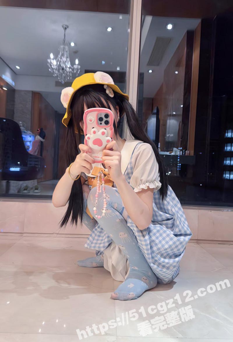推特巨乳反差萝莉 金相关图片