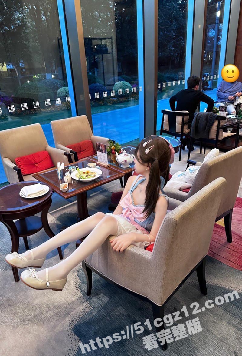 推特巨乳反差萝莉 金相关图片