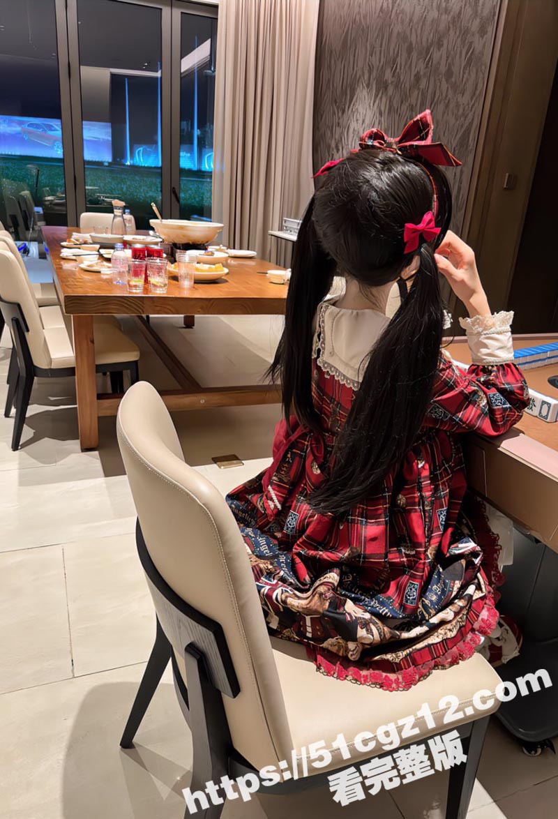 推特巨乳反差萝莉 金相关图片