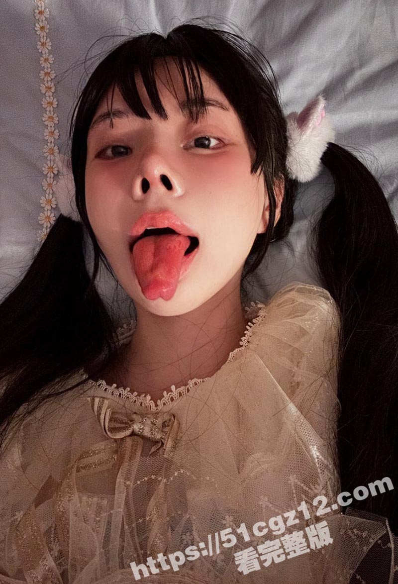 推特巨乳反差萝莉 金相关图片