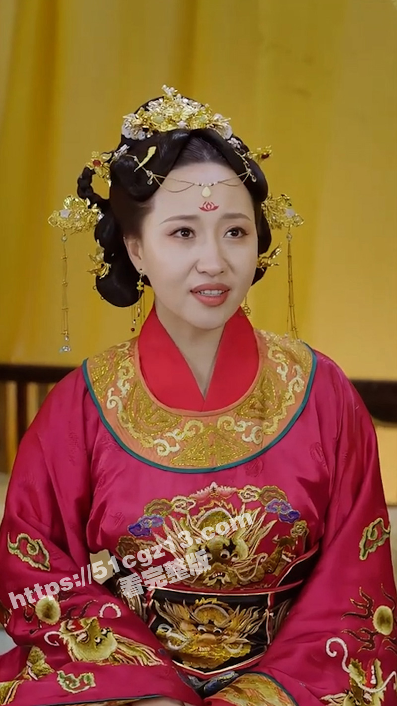 每日短剧《捡个女帝当相关图片