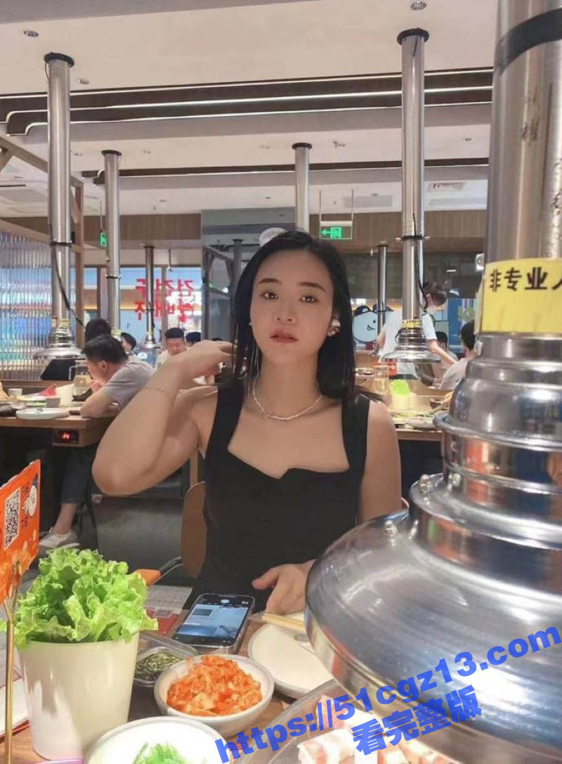 极品高颜值良家少妇 杨雪茜 私密视频流出 穿着渔网袜被大鸡巴猛烈后入骚穴 爽的淫叫连连！