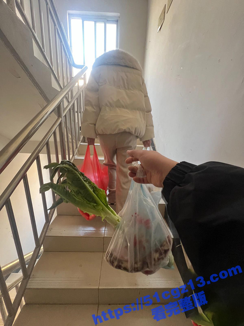 海角兄妹乱伦之内心中的黑暗之神 开启跟妹妹同居的性福生活 早上起床开始第一时间开始玩弄妹妹