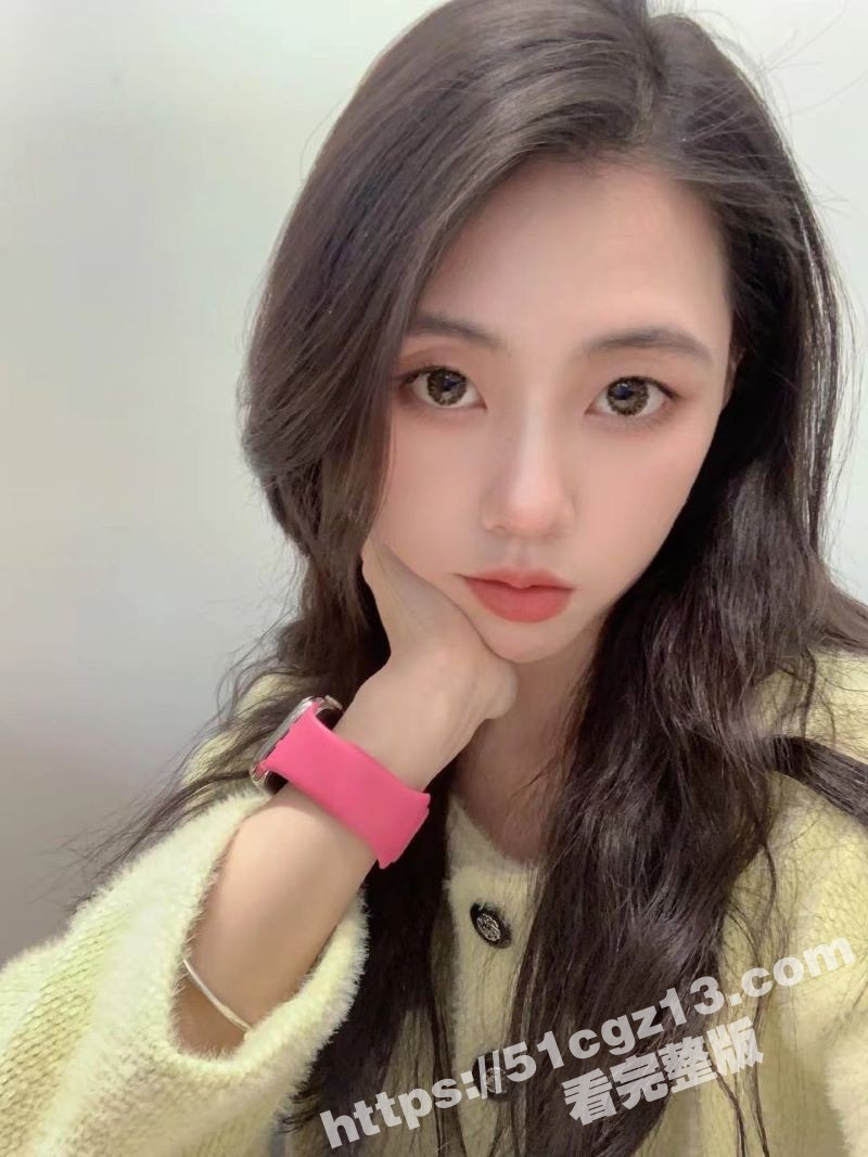 成都成华区反差骚母狗 肖仕燕 与炮友裸聊自慰视频泄密 一线天骚穴被假屌抽插的淫水四溢
