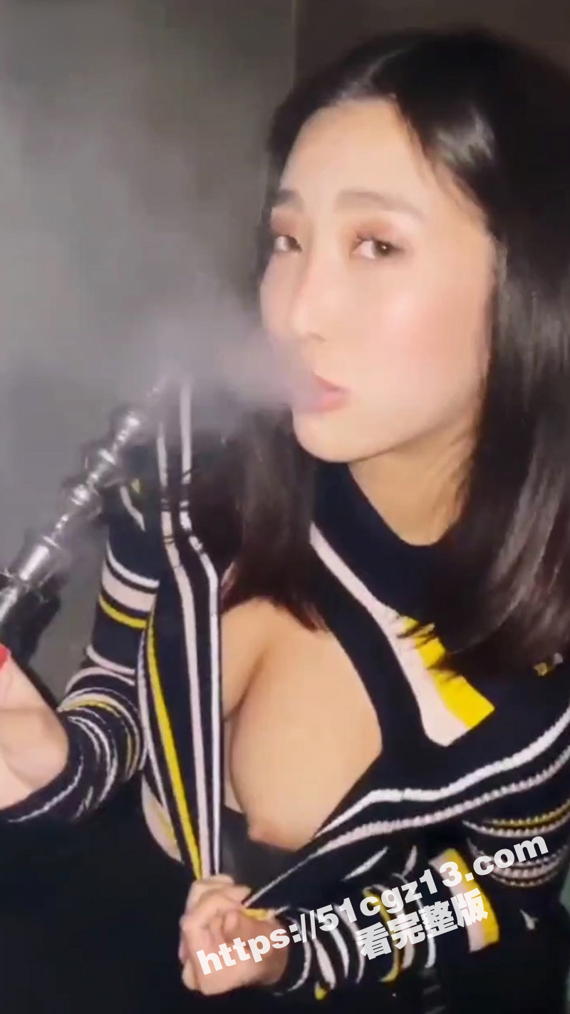 英区留子玩的就是不一样 姐妹花吸嗨之后随便找个老外带回酒店一起玩双飞！