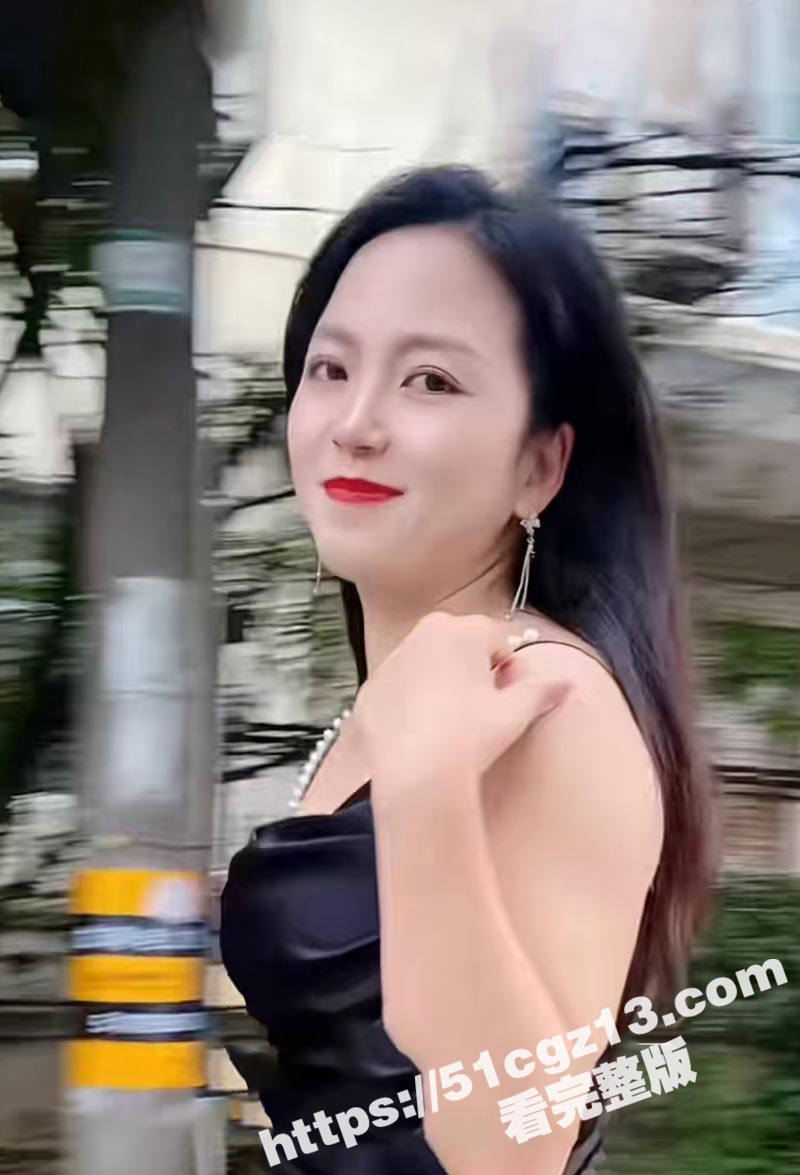 抖音大奶熟女网红 小相关图片