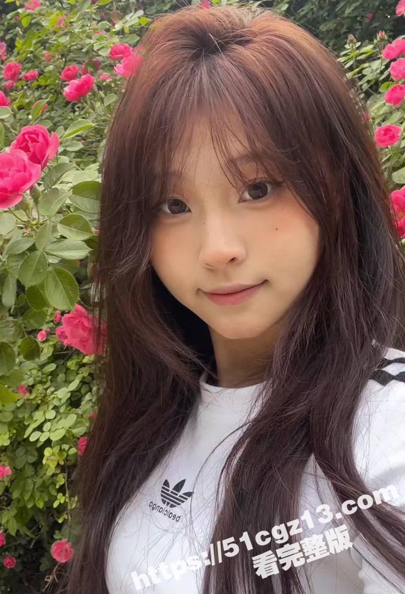 PUA达人酒店约操00后黑丝女网友 酒醉舌吻调情吸屌 撕烂黑丝直接开操 小骚货叫声甜美 场面相当劲爆
