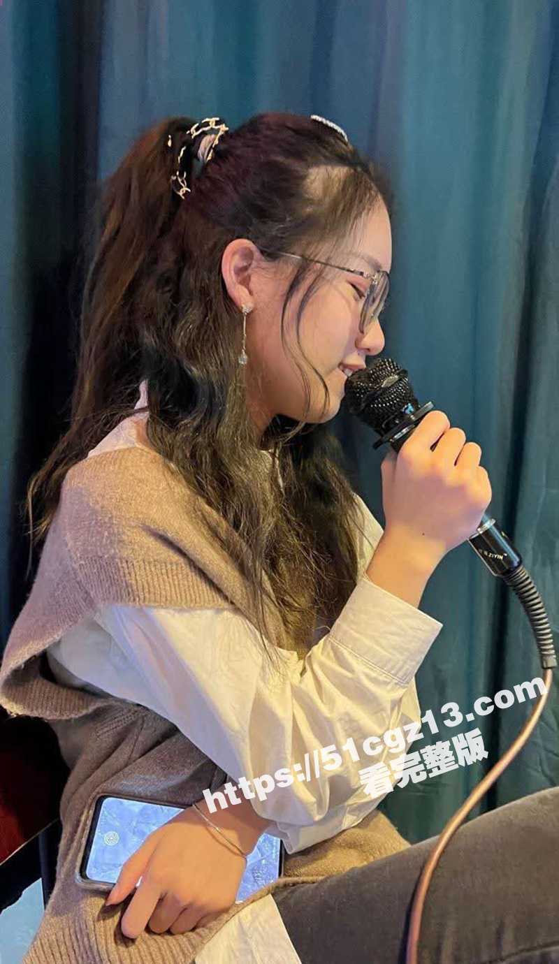 高颜值反差学生妹 平相关图片