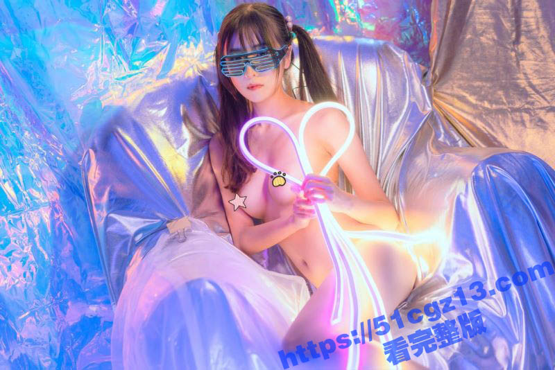 黄金二逼王早期的御用相关图片