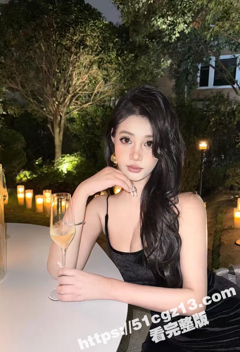 抖音超美网红 甜不齁相关图片