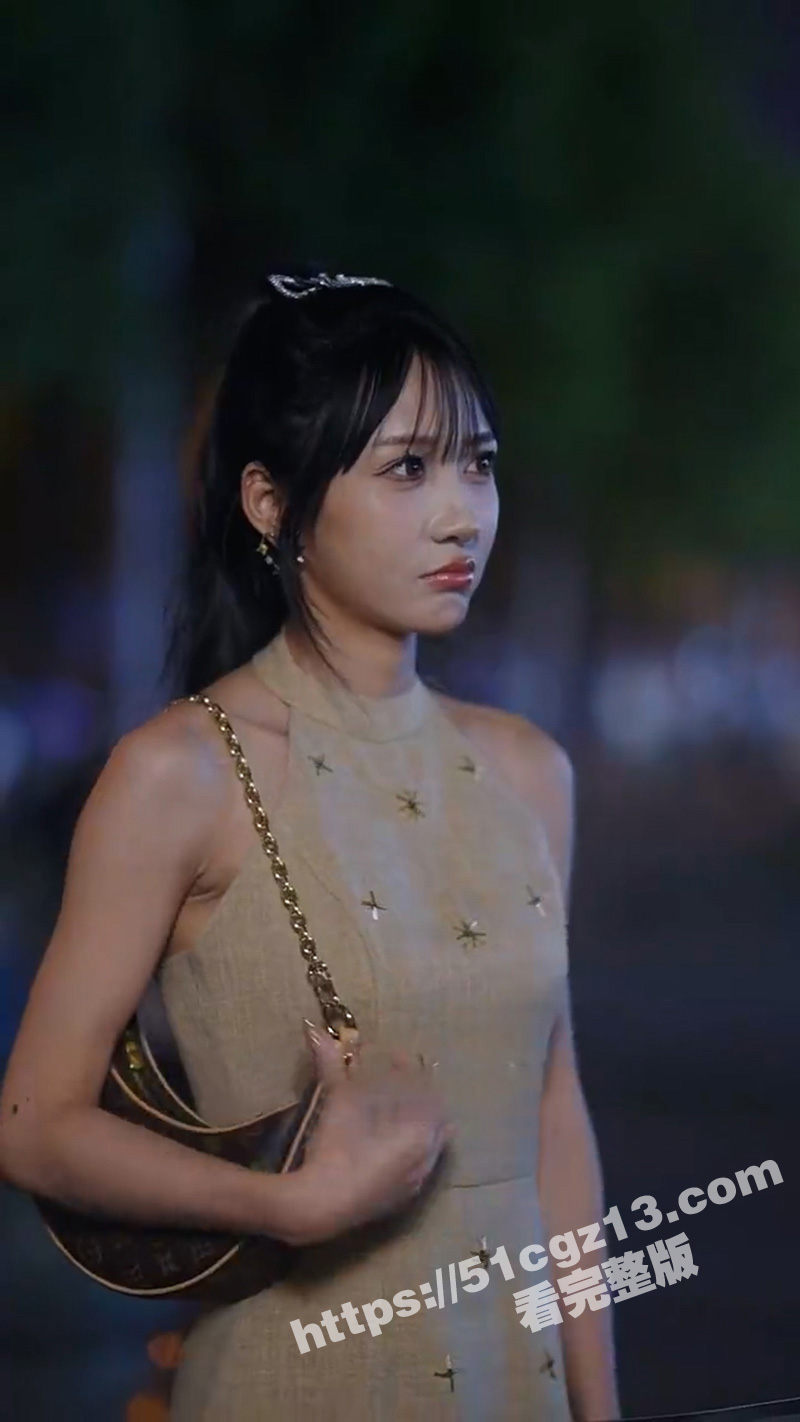 每日短剧《闪婚夫妇掉马了》豪门大小姐竟强睡了霸道总裁 转身两人伪装身份闪了婚！