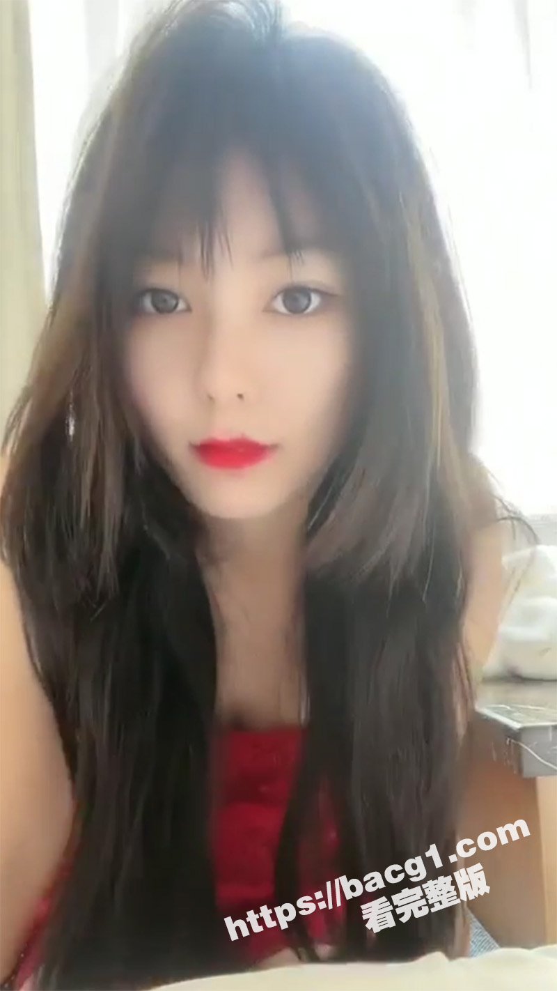 酒吧认识的小姐姐 红裙性感身材一流 高颜值长腿小骚货 回家后竟发来自慰视频！