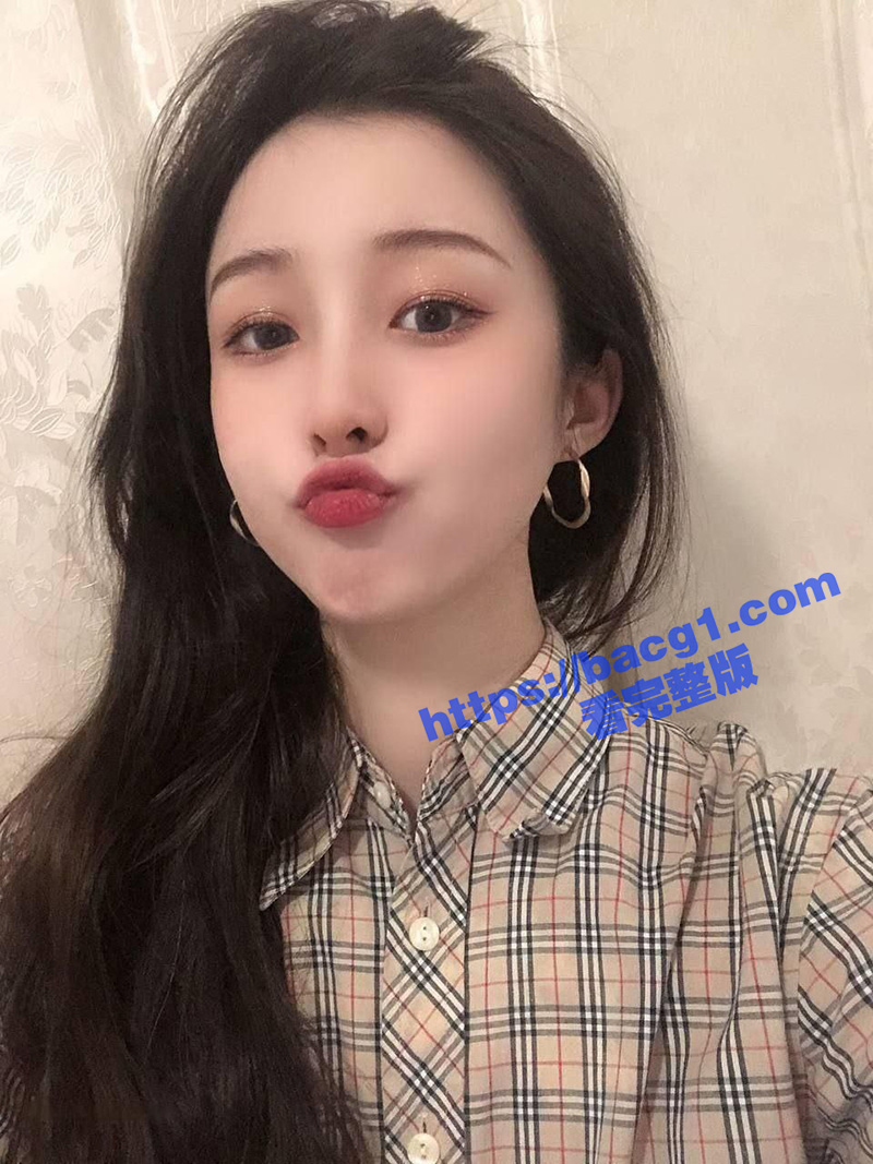 大神约啪第一视角合集 欣赏各种骚逼挨操的骚样 萝莉御姐少妇应有尽有 在大屌的抽查下 全都变成骚母狗